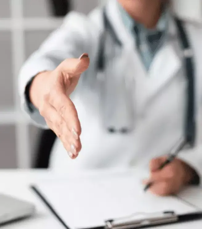 врач со стетоскопом