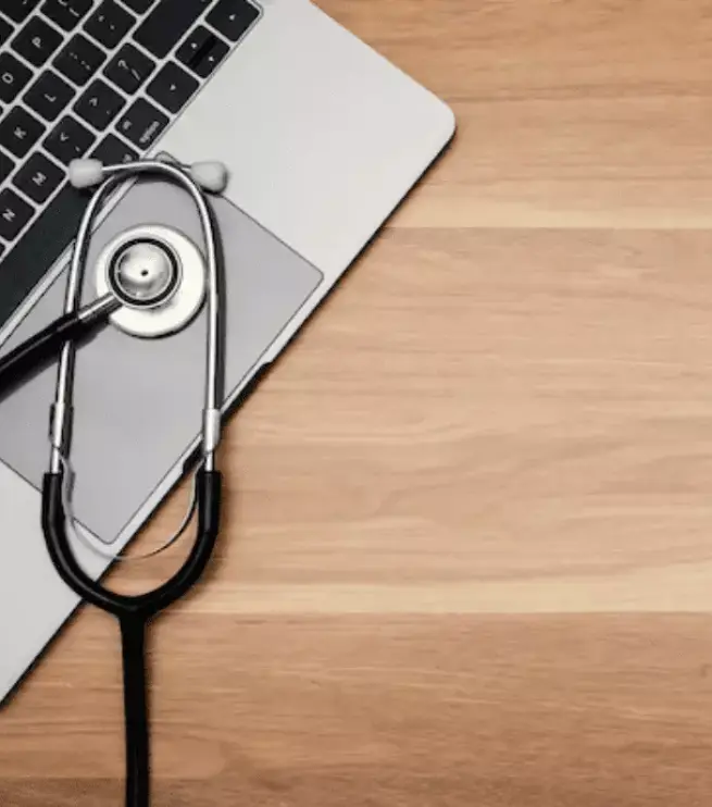 врач со стетоскопом