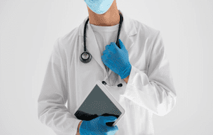 врач готовый помочь в транспортировке больных