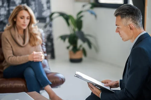 лечение гипомании с помощью психотерапии